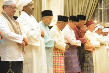 Majlis Berbuka Puasa Kebawah Duli Yang Maha Mulia Seri Paduka Baginda Yang di-Pertuan Agong Al-Sultan Abdullah Ri’ayatuddin Al-Mustafa Billah Shah bersama Perdana Menteri Dan Ahli Kabinet