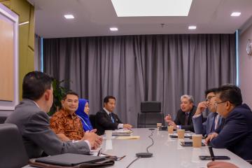 Sesi pertemuan YB Rafizi Ramli, Menteri Ekonomi bersama YM Tengku Muhammad Taufik Tengku Aziz, Ketua Pegawai Eksekutif (CEO) PETRONAS dan Pengurusan Tertinggi PETRONAS