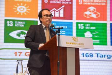 Pembentangan Oleh Encik Azfaazam Kasbani, Pengarah Pusat Sustainable Development Goals (SDG) Mengenai Local Actions Towards SDG Acceleration