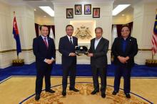 Menteri di Jabatan Perdana Menteri (Ekonomi) mengadakan kunjungan hormat ke atas YAB Menteri Besar Johor