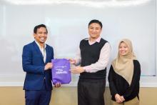 Menerima kunjungan daripada mahasiswa Ijazah Sarjana Muda Pengurusan Perniagaan (Kewangan), UiTM Cawangan Sarawak