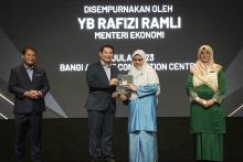 YB Rafizi Ramli, Menteri Ekonomi merasmikan Majlis Anugerah Perkhidmatan Cemerlang (APC) Tahun 2022 dan Jasamu Dikenang Tahun 2023 Kementerian Ekonomi