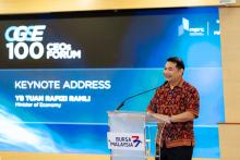 YB Rafizi Ramli, Menteri Ekonomi telah menghadiri Program OGSE100 CEOs Forum 2024 pada 16 Mei 2024 bertempat di Bursa Malaysia, Kuala Lumpur.  Program anjuran Malaysia Petroleum Resources Corporation (MPRC), agensi di bawah Kementerian Ekonomi, dengan sokongan Bursa Malaysia telah dihadiri oleh Ketua-ketua Pegawai Eksekutif dari senarai 100 syarikat teratas dalam sektor Perkhidmatan dan Peralatan Minyak & Gas (Oil & Gas Services and Equipment – OGSE) yang berdaftar di Malaysia berdasarkan hasil, seperti yan