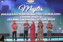 Majlis Anugerah Perkhidmatan Cemerlang (APC) Tahun 2023 & Jasamu Dikenang Tahun 2024 Kementerian Ekonomi